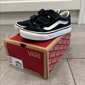 Vans Little Kids Old Skool V Velcro Sneakers, Sz 12